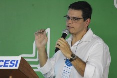Primeiro passo para solu??es em sa?de ? a educa??o?, destaca neurologista Tiago Alvarenga